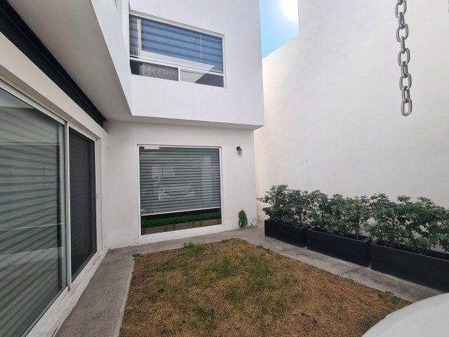 Casa 3 Niveles Totalmente Equipada en Fracc. Privado en Sta. Catarina, N.L.