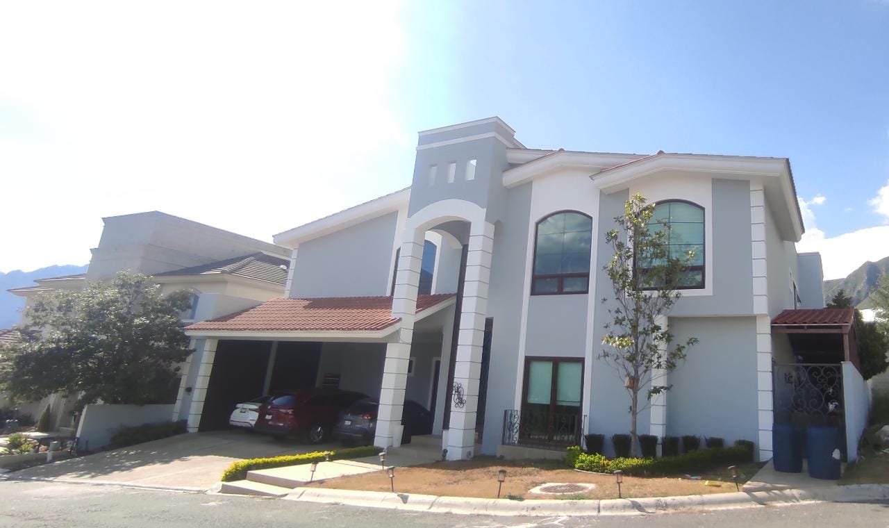 Venta de casa en La Herradura 