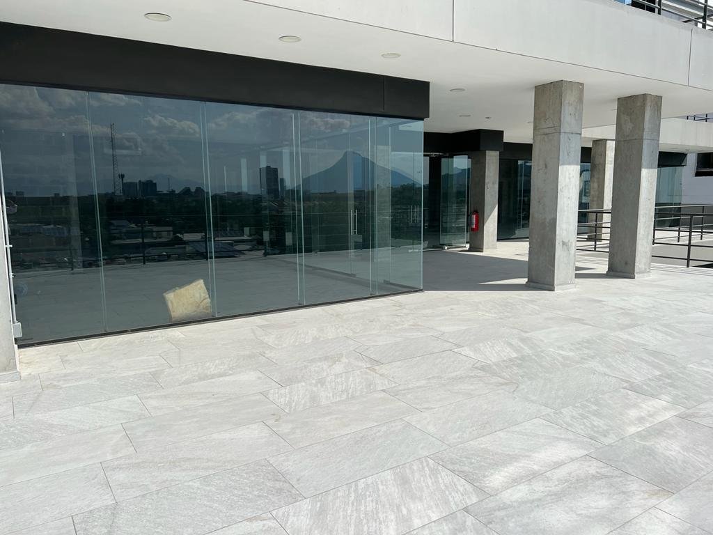 Local Comercial en Plaza Comercial en Av. Alfonso Reyes Col. Contry 