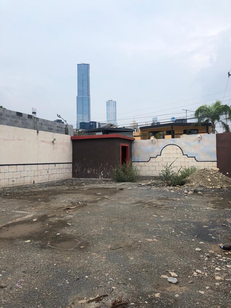 Terreno En Venta. Uso Mixto en Col. Ampliacion Valle Mirador