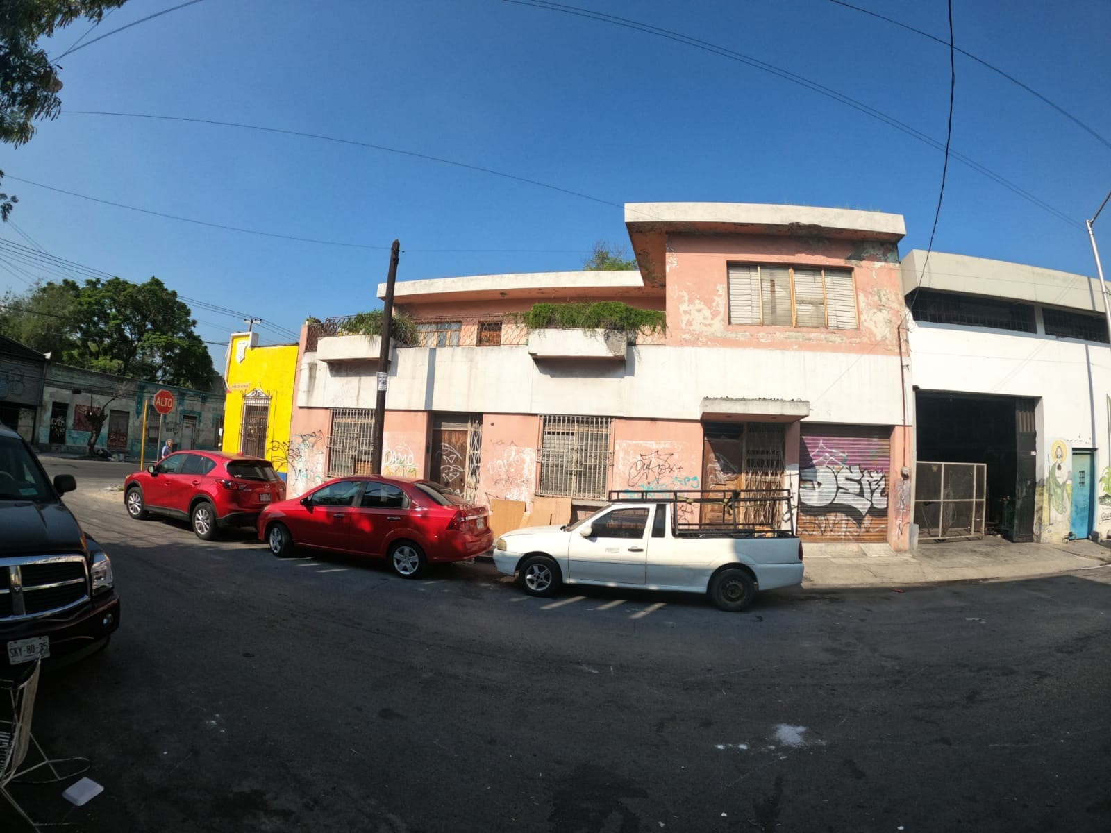 Venta de casa en esquina comercial
