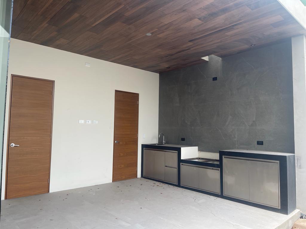 Lujosa Residencia en Col. Mirasierra, SPGG
