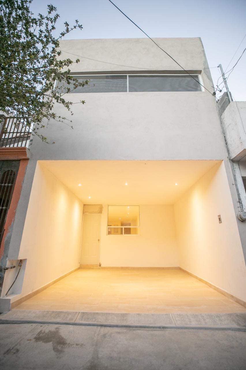 Excelente Oportunidad para Inversión, Casa 5 Recamaras en San Pedro Garza Garcia, N.L.