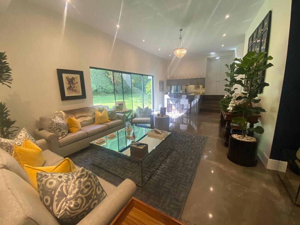 Hermosa Residencia en Venta, Valle de San Angel Sec. Español 