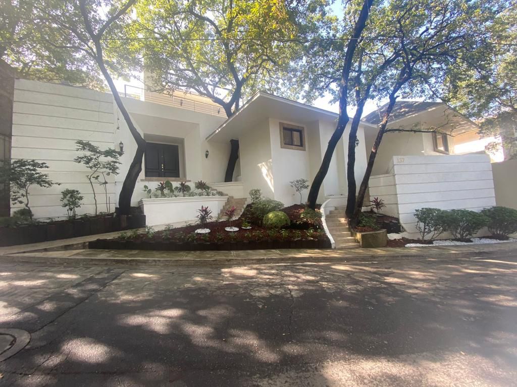 Hermosa Residencia en Venta, Valle de San Angel Sec. Español 