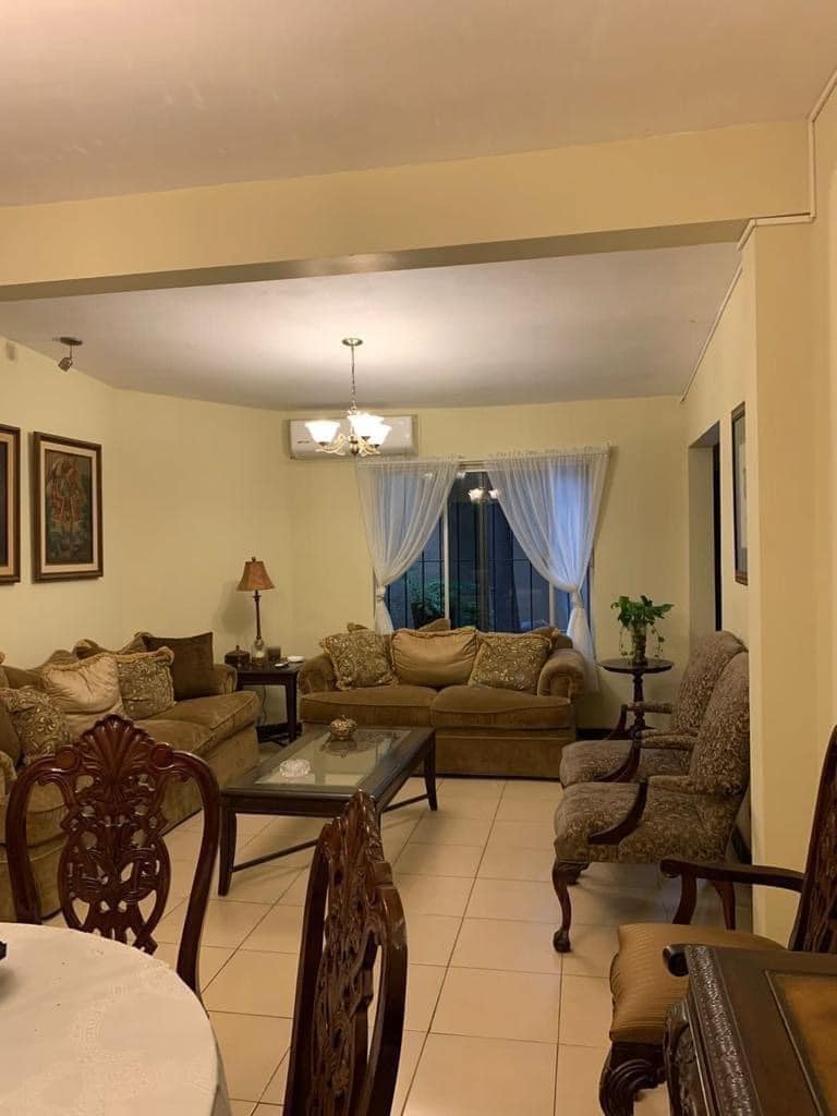 Residencia en Lomas del Valle SPGG