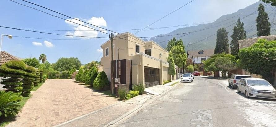 Residencia en Lomas del Valle SPGG