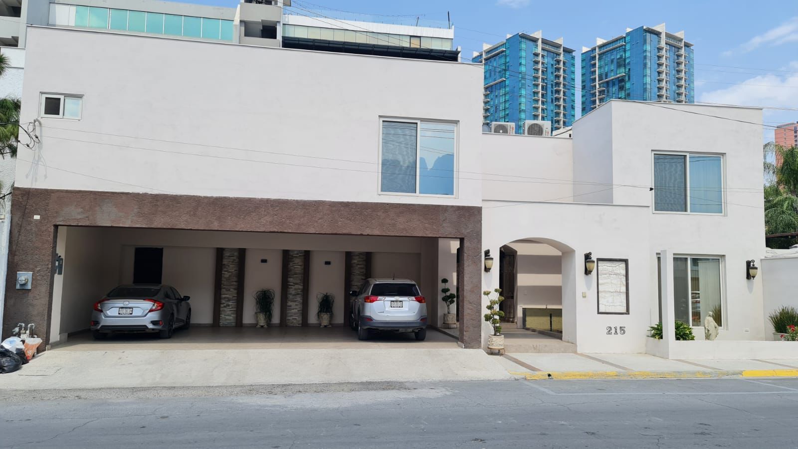 Amplia Residencia en San Agustín 