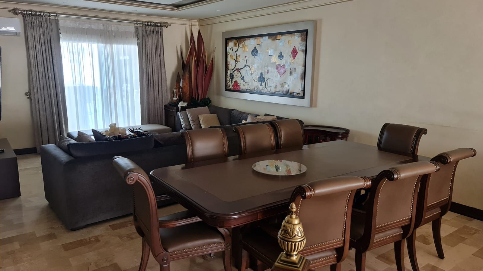 Amplia Residencia en San Agustín 