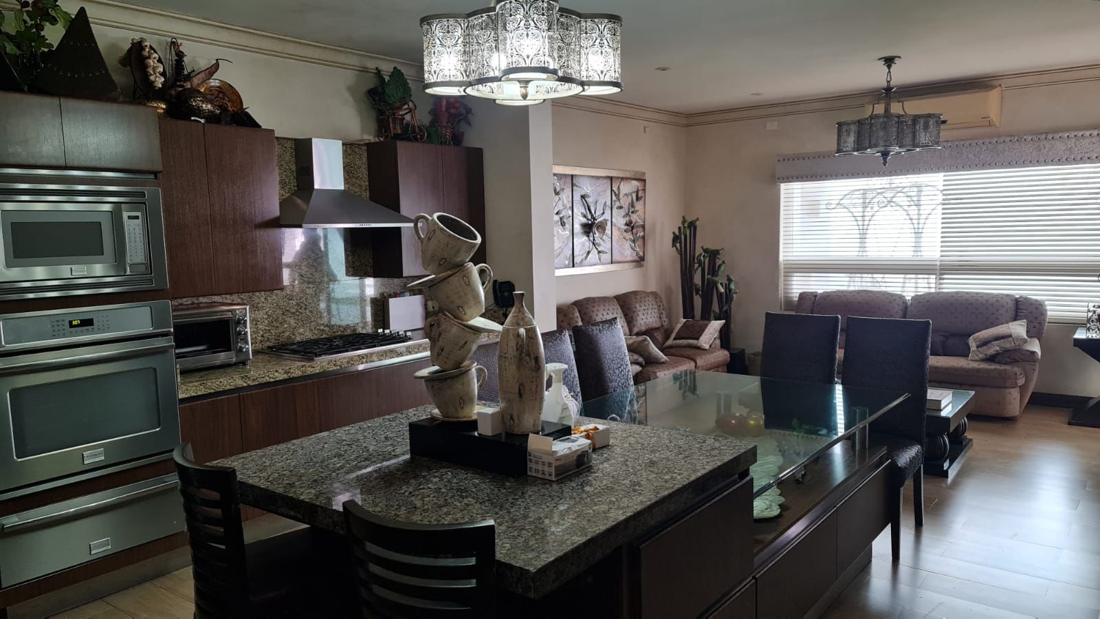 Amplia Residencia en San Agustín 
