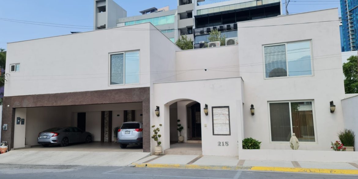 Amplia Residencia en San Agustín 