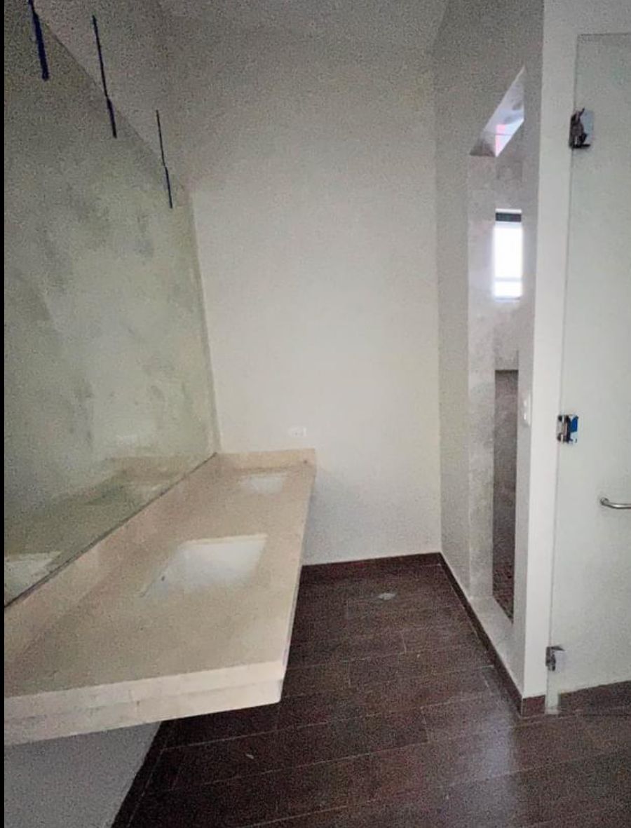 Amplia Residencia en Rincón de la Sierra 