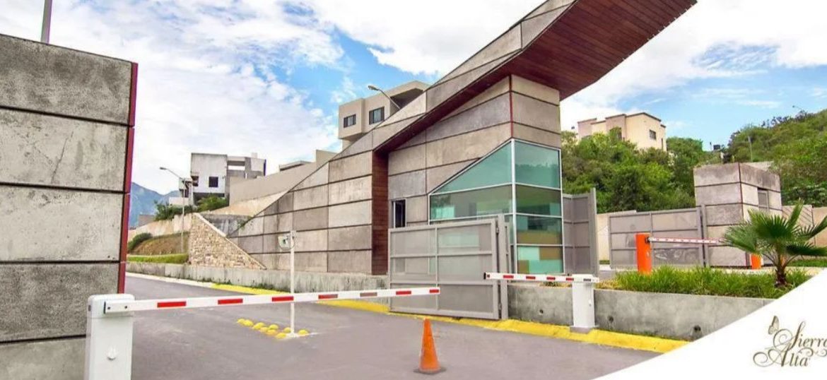 Terreno en Venta Sierra Alta 9o Sector