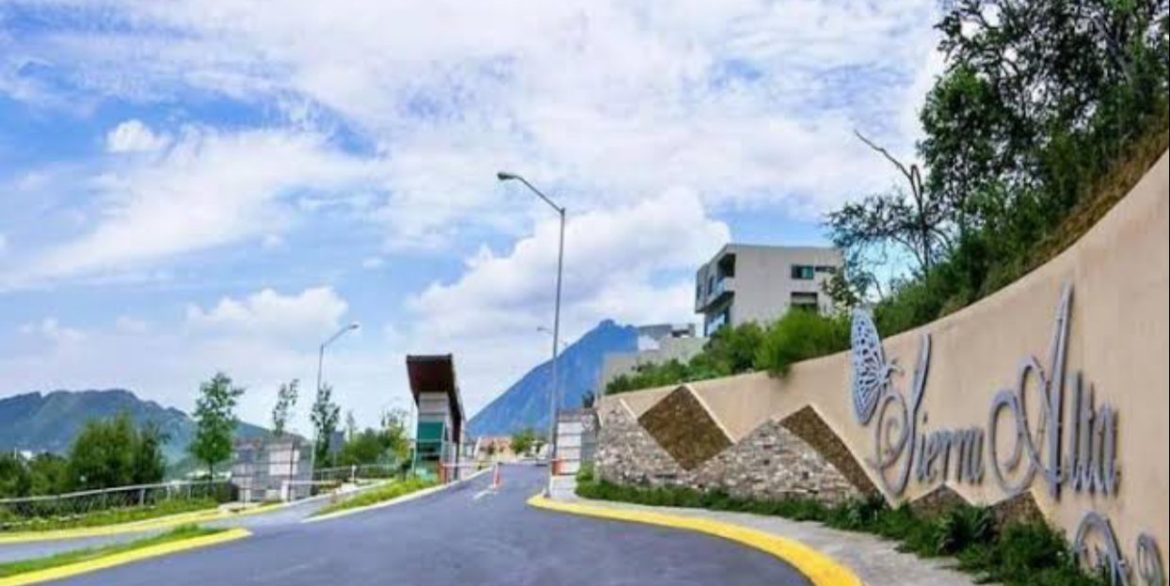 Terreno en Venta Sierra Alta 9o Sector