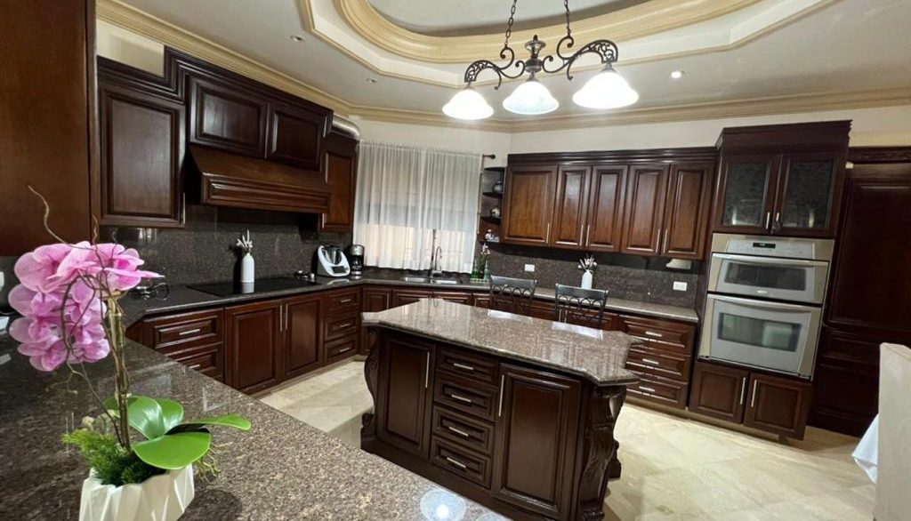 Casa en Venta Equipada en La Herradura
